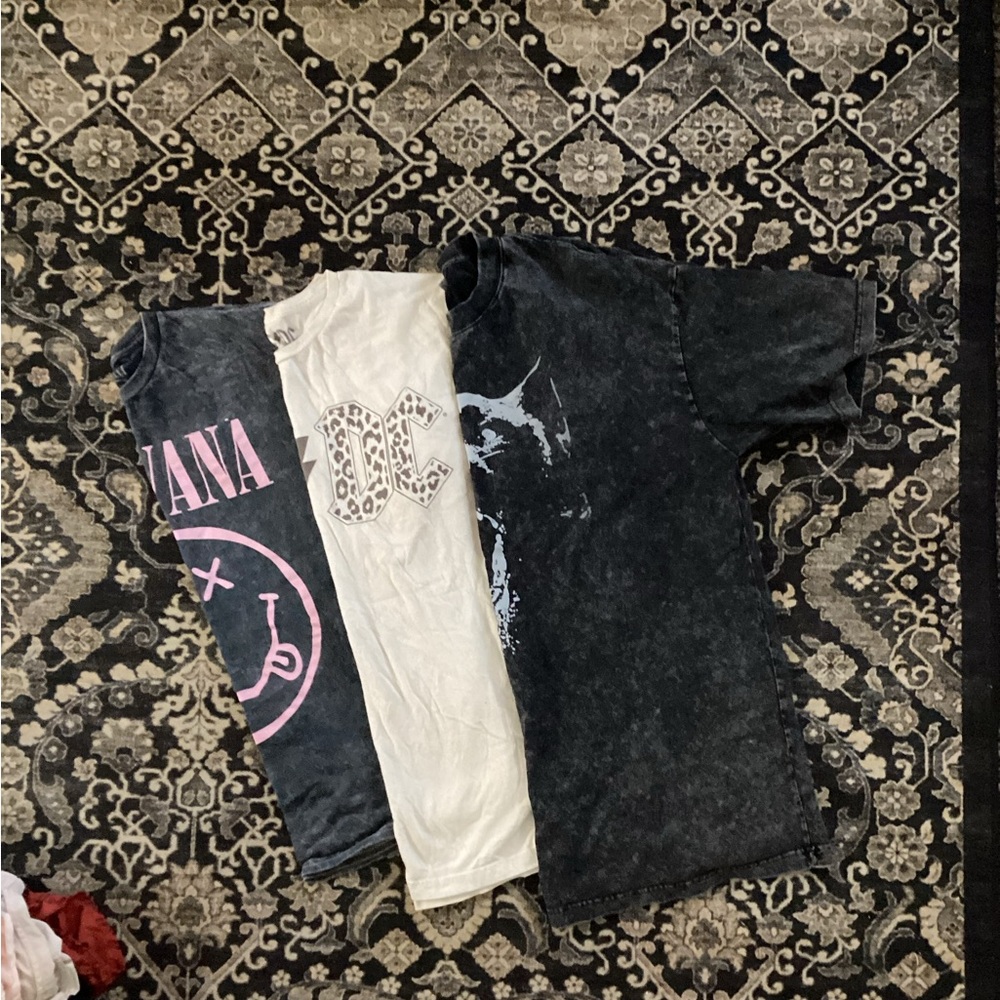 Graphic T-shirt bundle